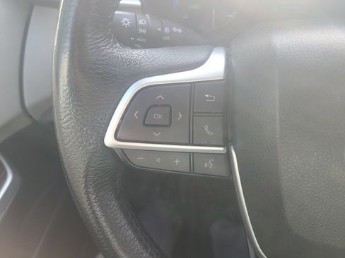 Used 2024 Toyota Sienna XLE image 19