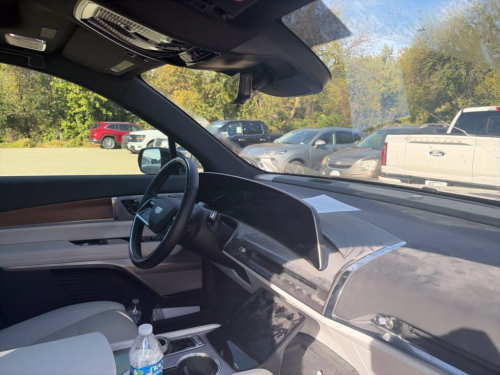 Certified 2026 Cadillac Vistiq Luxury w/ LPO, Floor Liner Package AWD/4WD image 14