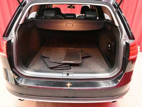 Used 2019 Volkswagen Golf Alltrack S image 4