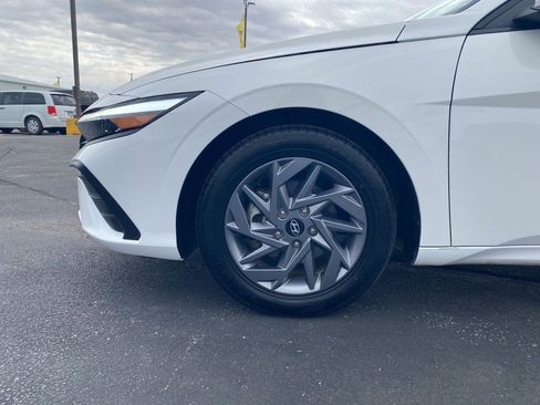 Used 2024 Hyundai Elantra SEL image 14