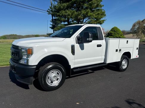 Used 2022 Ford F250 XL w/ Power Equipment Group AWD/4WD image 2