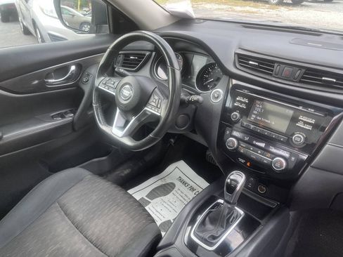 Used 2017 Nissan Rogue SV FWD image 25