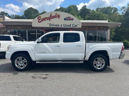Used 2013 Toyota Tacoma Double Cab V6 Auto 4WD image 2