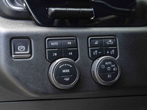 Used 2023 Chevrolet Silverado 1500 High Country image 38