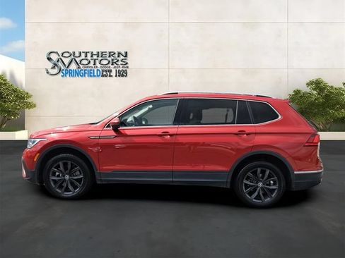 Used 2022 Volkswagen Tiguan SE FWD image 2
