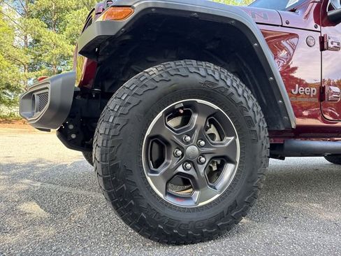Used 2021 Jeep Gladiator Rubicon w/ Trailer Tow Package AWD/4WD image 10