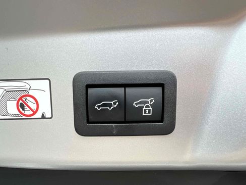Used 2023 Toyota Prius Prime Premium FWD image 7