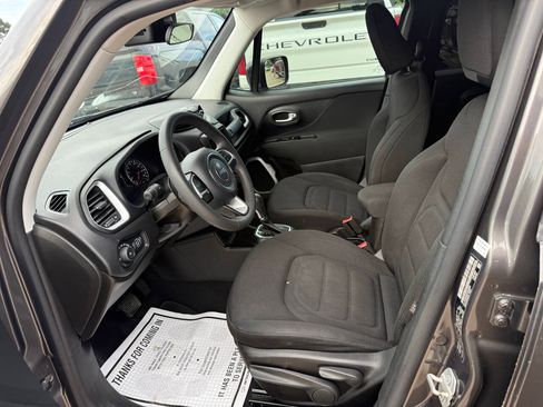 Used 2020 Jeep Renegade Latitude FWD image 7