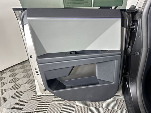 Used 2024 Tesla Cybertruck AWD Crew Cab image 21