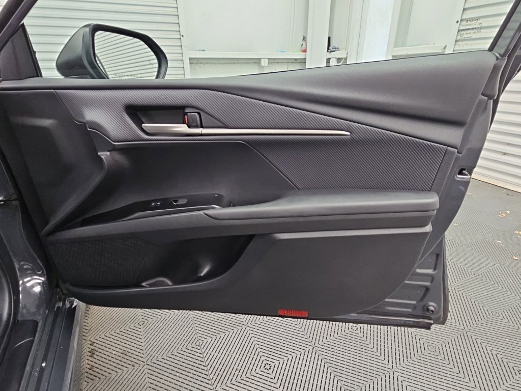 Used 2025 Toyota Camry SE FWD image 41