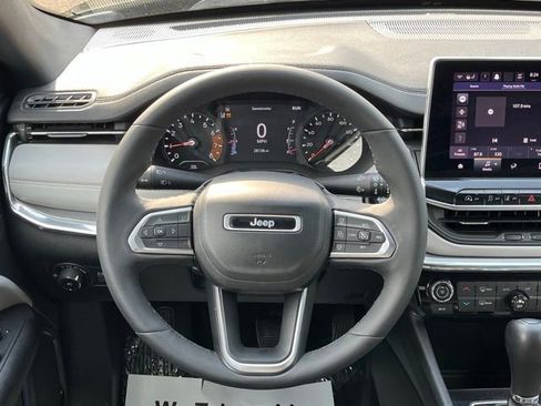 Used 2023 Jeep Compass Limited AWD/4WD image 11