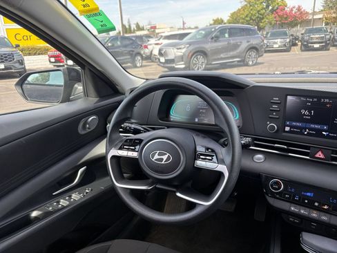 Used 2026 Hyundai Elantra Hybrid FWD image 33