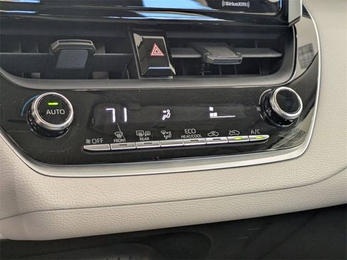 Used 2021 Toyota Corolla LE image 22