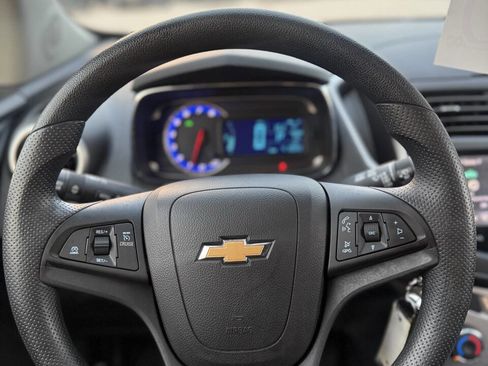 Used 2015 Chevrolet Trax LT w/ LT Sun and Sound Package image 9