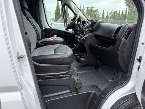 Used 2025 RAM ProMaster 2500 w/ Convenience Group FWD image 10