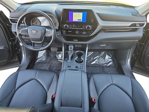 Used 2023 Toyota Highlander XLE image 15