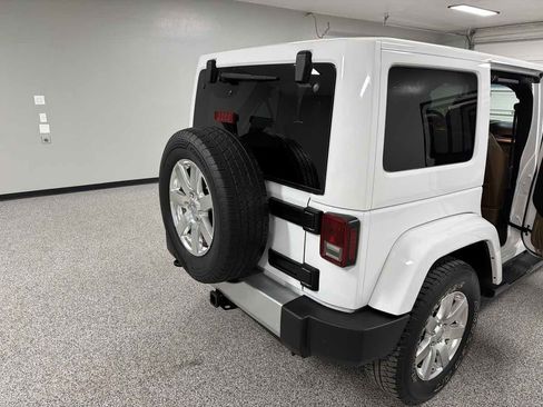 Used 2015 Jeep Wrangler Unlimited Sahara w/ Connectivity Group AWD/4WD image 24