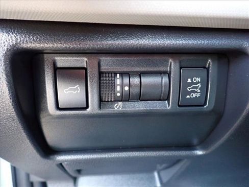 Certified 2025 Subaru Forester Premium AWD/4WD image 17