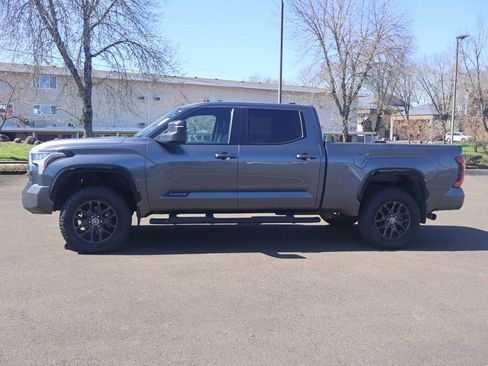 Used 2022 Toyota Tundra Platinum AWD/4WD image 3