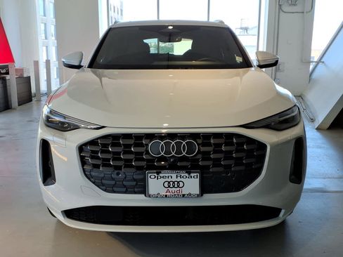 Used 2025 Audi Q5 Premium Plus w/ Premium Plus AWD/4WD image 2