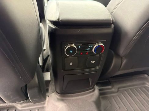 Used 2022 Ford Explorer Platinum w/ Equipment Group 601A AWD/4WD image 18
