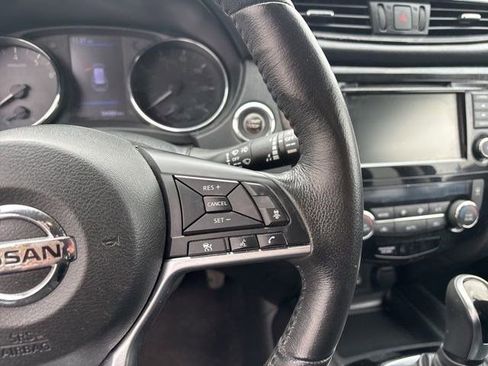 Used 2018 Nissan Rogue SV w/ Premium Package image 18