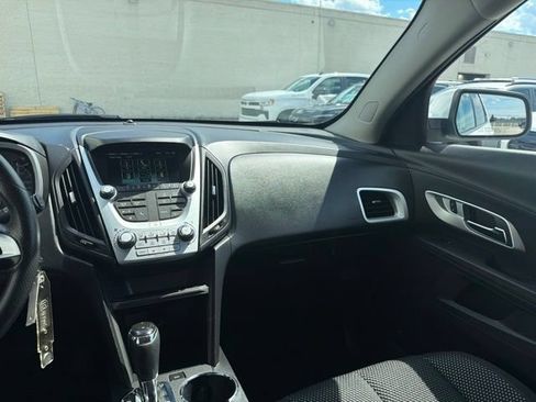 Used 2017 Chevrolet Equinox LT FWD image 22