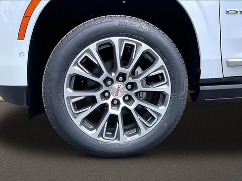 New 2026 GMC Yukon Denali w/ Denali Reserve Package AWD/4WD image 14