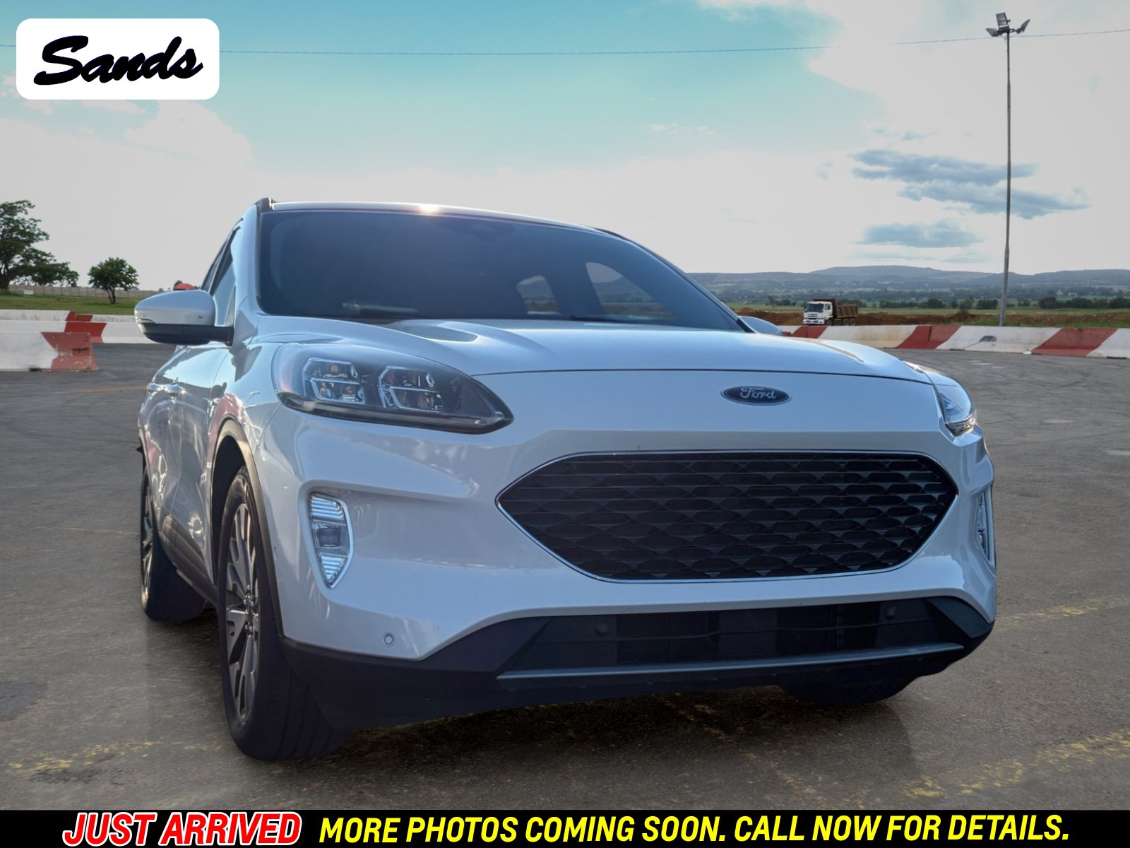 Used 2020 Ford Escape Titanium FWD image 1
