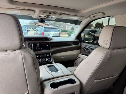 Used 2022 GMC Yukon XL Denali w/ Denali Reserve Package image 15