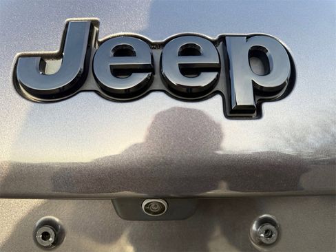 Used 2023 Jeep Cherokee Altitude Lux image 17