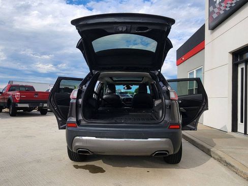 Used 2019 Jeep Cherokee Limited AWD/4WD image 25