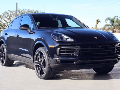 Certified 2023 Porsche Cayenne Platinum Edition image 7