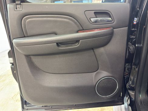 Used 2013 Cadillac Escalade ESV Luxury image 28