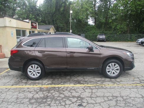 Used 2019 Subaru Outback 2.5i Premium image 10
