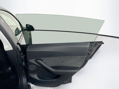 Used 2023 Tesla Model Y 2WD image 30