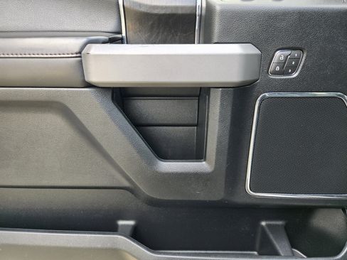 Used 2018 Ford F150 Platinum w/ Equipment Group 701A Luxury image 17