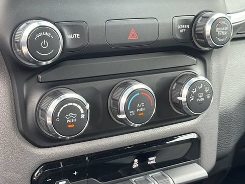 Used 2024 RAM 2500 Big Horn AWD/4WD image 20