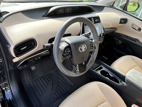 Used 2021 Toyota Prius LE FWD image 16