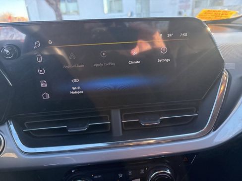 Certified 2025 Chevrolet Trax LT w/ Driver Confidence Package image 9