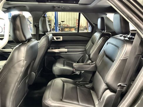 Used 2022 Ford Explorer XLT w/ Equipment Group 202A image 25