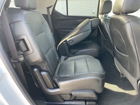 Used 2021 Chevrolet Traverse RS image 16