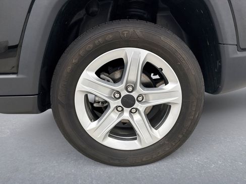 Used 2023 Jeep Compass Latitude w/ Sun and Sound Group AWD/4WD image 27