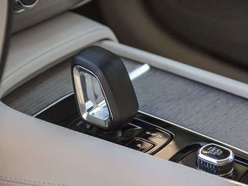 Used 2025 Volvo XC90 T8 Plus image 21