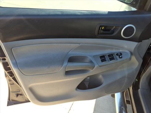 Used 2011 Toyota Tacoma PreRunner image 18