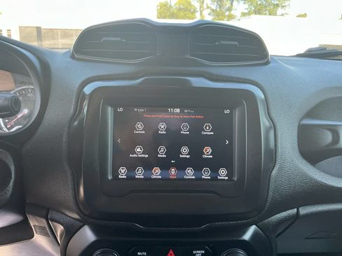Used 2018 Jeep Renegade Latitude w/ Cold Weather Group AWD/4WD image 26