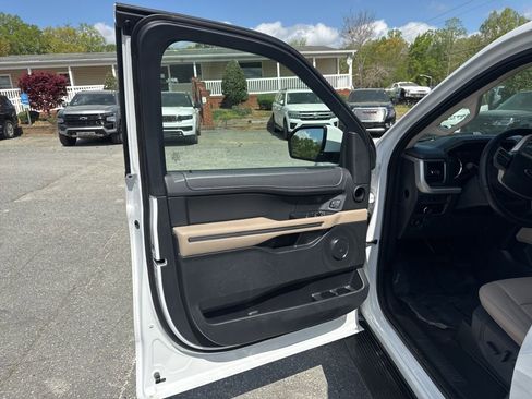 Used 2024 Ford Expedition Max XLT AWD/4WD image 25