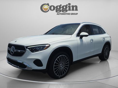 Used 2025 Mercedes-Benz GLC 300 image 1