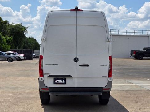 Used 2021 Mercedes-Benz Sprinter 2500 image 6