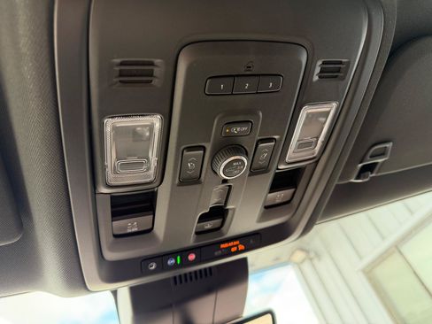 Used 2024 Chevrolet Tahoe High Country AWD/4WD image 19